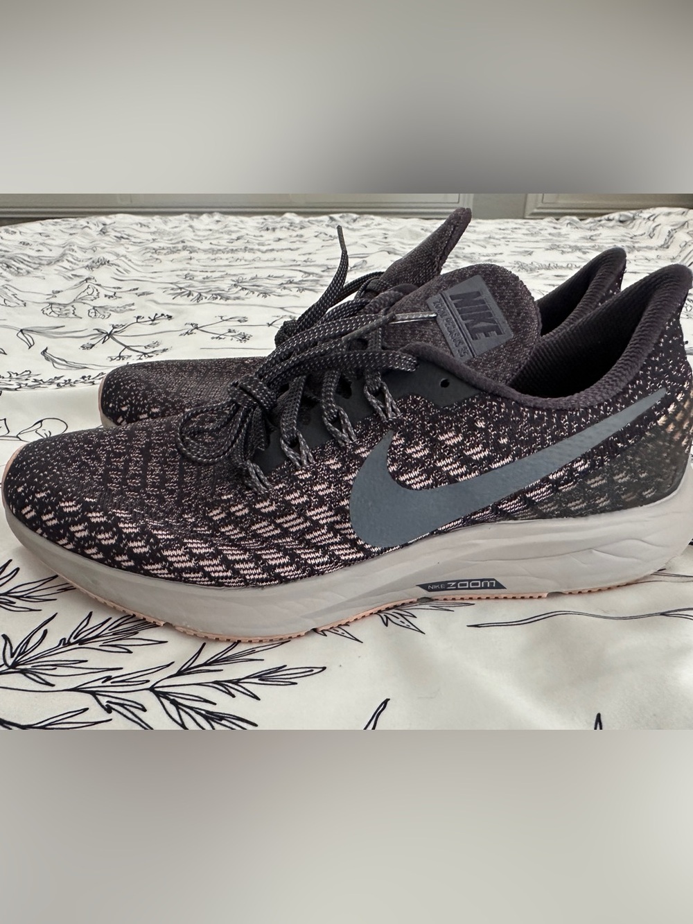 WNike Women’s Pegasus Running Shoes in Gray and Pink Size 8